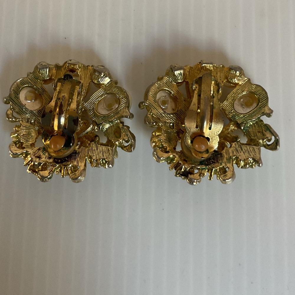 Vintage Gold Tone Faux Pearl Rhinestone Cluster Clip On Earrings Statement - Picture 6 of 7